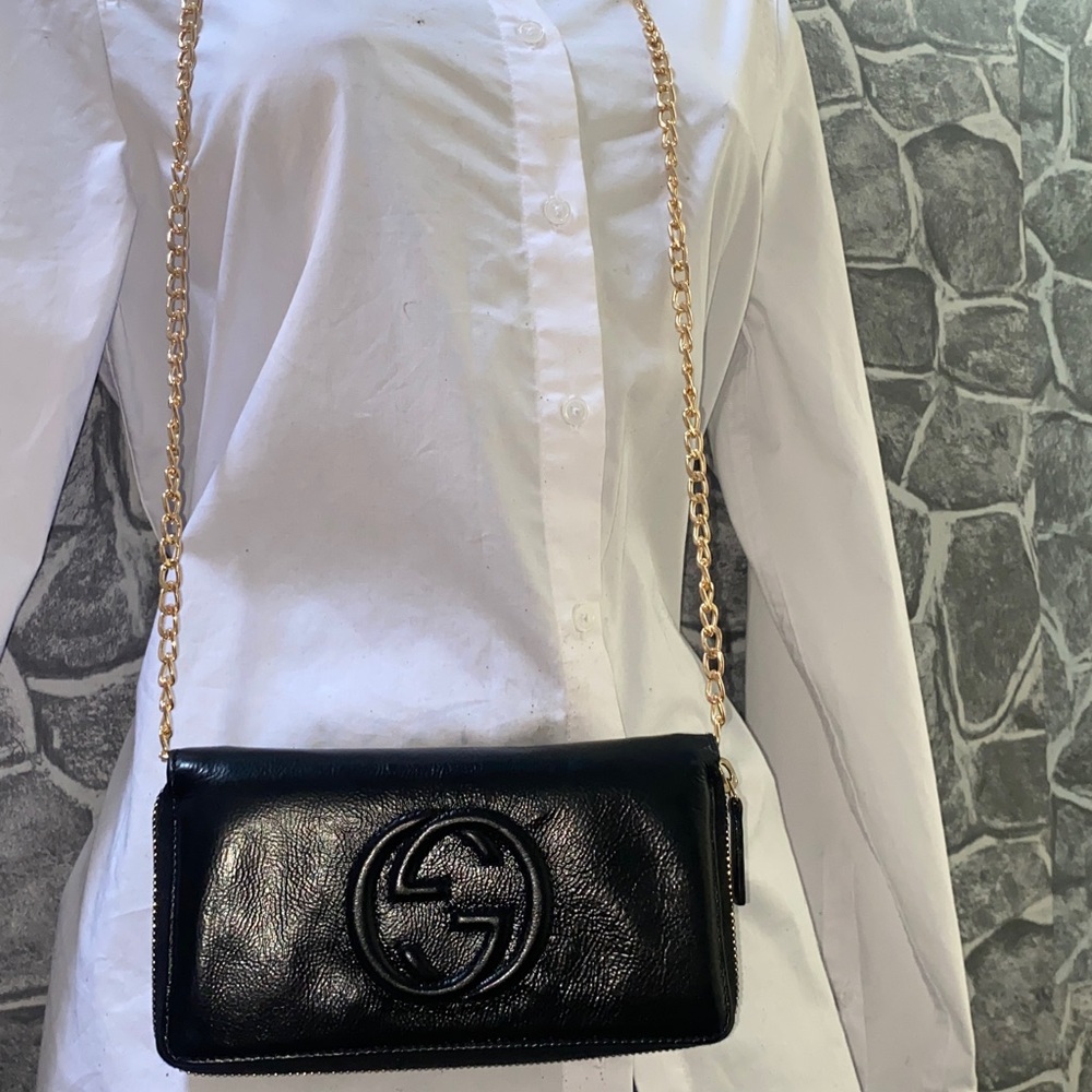 Authentic GUCCI SOHO Interlocking G Patent Leather Zippy Wallet - Picture 3 of 17